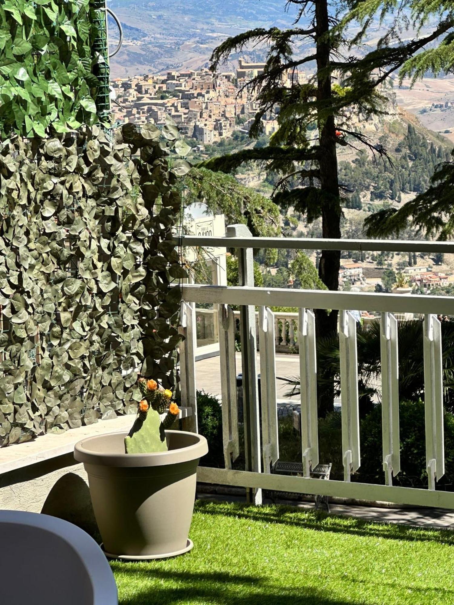 Doctor House Standard, Suites & Luxury Rooms Enna Buitenkant foto